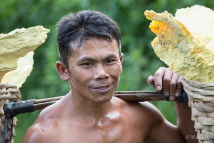Porteur de soufre - Kawah Ijen, Java, Indonésie