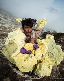 Porteur de soufre - Kawah Ijen, Java, Indonésie