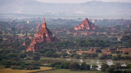 2000 à 3000 pagodes et temples, plus ou moins grandes défilent sous nos yeux.