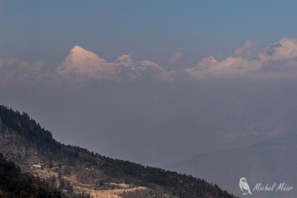 Cheli La Pass, vue sur le Jomolhari (7300m) et le monatère de Kila Gompa.