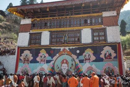 Dans la matinée, le thangka est replié...